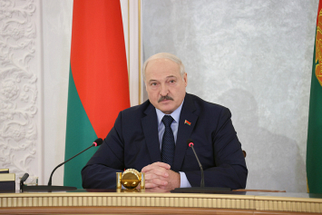Лукашенко о лечении COVID-19: если мы будем эффективно работать, в течение месяца придем к минимуму