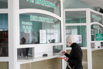 Лукашенко выступил против приостановки оказания плановой медпомощи в поликлиниках