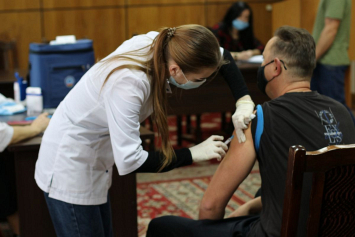 В Каменецком районе нашли способы мотивировать сельчан вакцинироваться