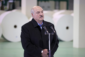 Лукашенко поручил более активно развивать производство электробусов