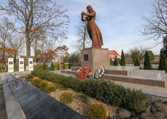 В Брестском районе перезахоронили деревенскую семью, которую гитлеровцы расстреляли за связь с партизанами