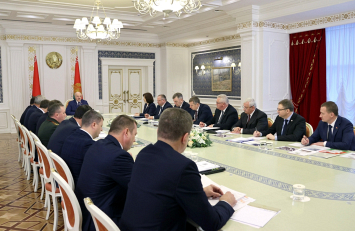   Лукашенко: в будущем году каждый губернатор будет сдавать экзамен на предмет возрождения райагросервисов