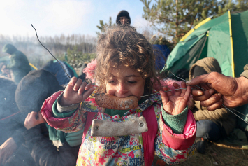 О беженцах на границе и коллективном Западе: сытый голодному не товарищ