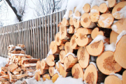 Готовь дрова зимой