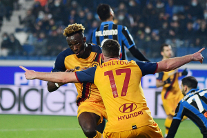 «Рома» прервала десятиматчевую беспроигрышную серию «Аталанты» в чемпионате Италии по футболу