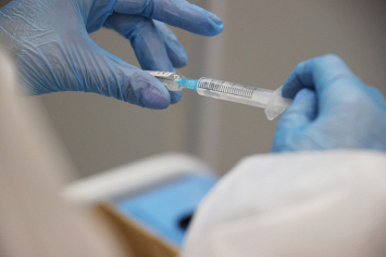 Минздрав: вакцины от коронавируса в стране достаточно, нехватки препаратов нет