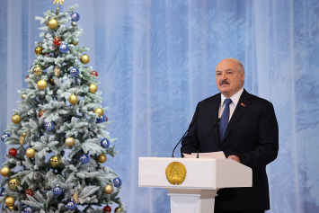 Лукашенко: в эти дни нет ни одного ребенка в стране, который бы не был окружен нашей заботой