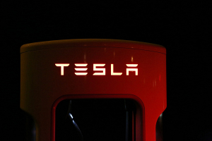 Tesla отзывает порядка 54 тыс. электрокаров из-за проблемы с контролем остановки