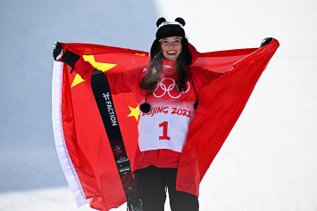 Китайская фристайлистка Гу Айлин завоевала золото в хафпайпе на ОИ