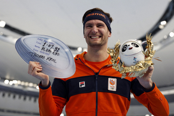 Нидерландский конькобежец Крол выиграл олимпийский забег на 1000 метров