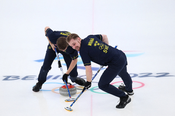 Шведские керлингисты завоевали золото на Олимпиаде-2022