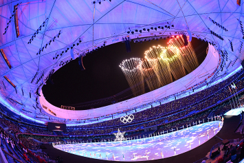 Море фонарей, хороводы и снежинки. Как прошла церемония закрытия Олимпиады в Пекине