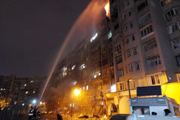 Контроль над островом Змеиный, зеркальные меры РФ и пожар в Киеве. Что случилось, пока вы спали