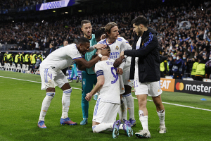 «Реал» победил ПСЖ благодаря хет-трику Бензема и пробился в 1/4 финала ЛЧ