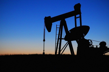 Цена нефти Brent перешла к росту и превысила $ 100