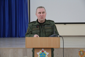 Помощник министра обороны выступил перед брестскими десантниками