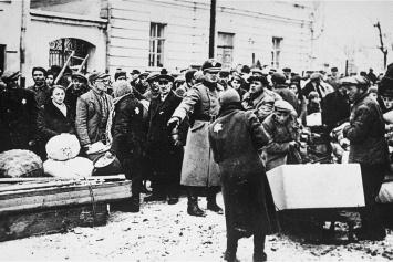  Узникам гетто сказали, что везут на работы, вместо этого доставили в лагерь смерти Освенцим