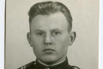 Николай Дьяконов со своим неразлучным «ручником» на подступах к Бресту отбил 15 атак фашистов