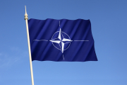 НАТО движется на север