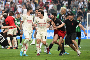 «Милан» впервые за 11 лет выиграл Серию А