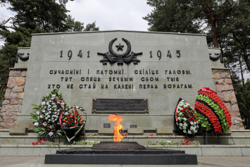 Депутаты Палаты представителей возложили цветы к мемориальному комплексу "Масюковщина"