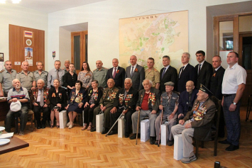 Белорусские дипломаты в Армении встретились с ветеранами и отметили их вклад в Великую Победу