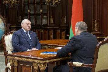 Лукашенко заслушал доклад губернатора Гродненщины Владимира Караника