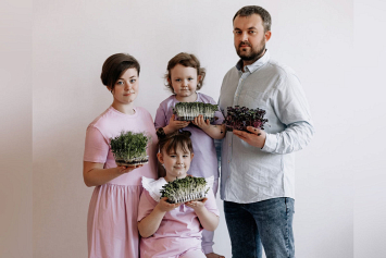 В нашу идею никто не верил. Супруги из Пинска рассказали, как пришли к своему делу по выращиванию микрозелени