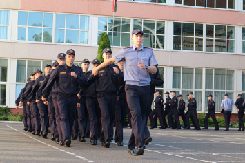 Новобранцы Могилевского института МВД проходят курс молодого бойца
