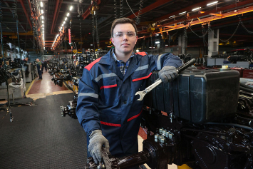 «Считаю выбранную профессию перспективной»: молодые специалисты — о работе на Минском тракторном заводе