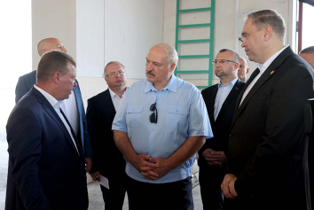 Лукашенко: чувствую, как стонет страна, напряжение жуткое в хорошем смысле слова
