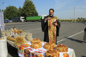 Хлебный Спас на Горецком элеваторе отметили освящением зерна нового урожая