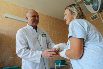 Операции при ножевых ранениях и переломах: как и кому помогают в межрайонном центре травматологии в Столбцах