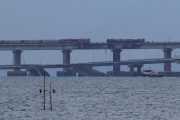 Кто стоит за подрывом моста в Крыму?