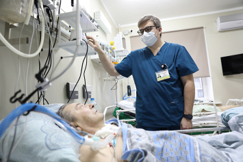 Как спасают пациентов в уникальном отделении в МНПЦ хирургии, трансплантологии и гематологии
