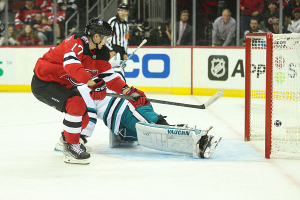 «Нью-Джерси» обыграл «Сан-Хосе» в матче НХЛ, Шарангович отметился заброшенной шайбой