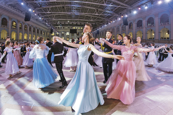Кадеты из России и Беларуси показали свое танцевальное мастерство на благотворительном балу в Москве