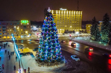 Главная новогодняя елка Барановичей признана лучшей в Брестской области