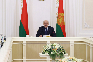 Лукашенко: речи о том, что Беларусь или Россия поступаются своим суверенитетом, нет и идти не может