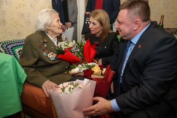 В Минске в рамках акции «От всей души» со 100-летним юбилеем поздравили участника Великой Отечественной войны