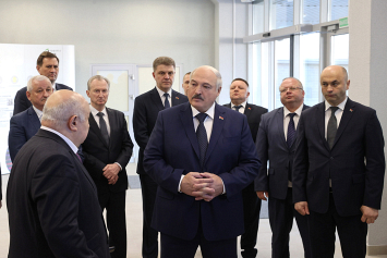 Лукашенко: зарубежные инвесторы проявляют колоссальный интерес к белорусской микроэлектронике