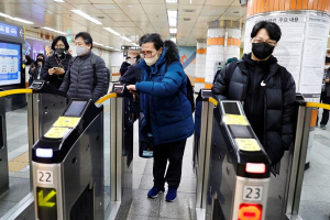 В Южной Корее спустя 2,5 года отменили масочный режим в общественном транспорте