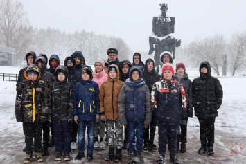 Воспитанники военно-патриотического клуба «Отвага» посетили мемориальный комплекс «Хатынь»