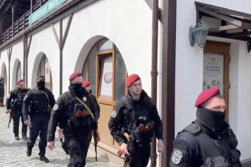 В Киево-Печерской лавре произошли стычки верующих с полицией