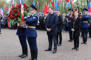 Замминистра иностранных дел принял участие в мероприятии по случаю 37-й годовщины чернобыльской катастрофы