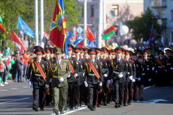 Фотофакт. На центральной площади Бреста состоялся парад в честь Великой Победы