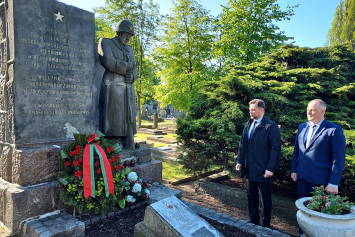 Белорусские дипломаты отдали дань памяти воинам, добывшим Победу в Великой Отечественной войне