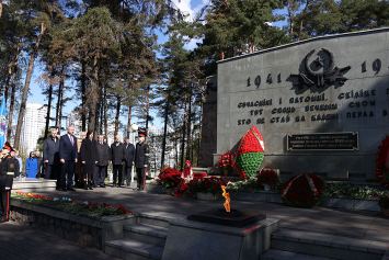 Белорусы со всей страны присоединились к акции «Беларусь помнит. Помним каждого»