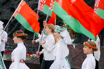 В Гродно в торжественной обстановке подняли государственный флаг