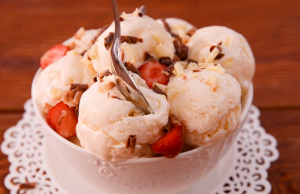 Готовим вкусное ванильное мороженое из трех основных ингредиентов в домашних условиях